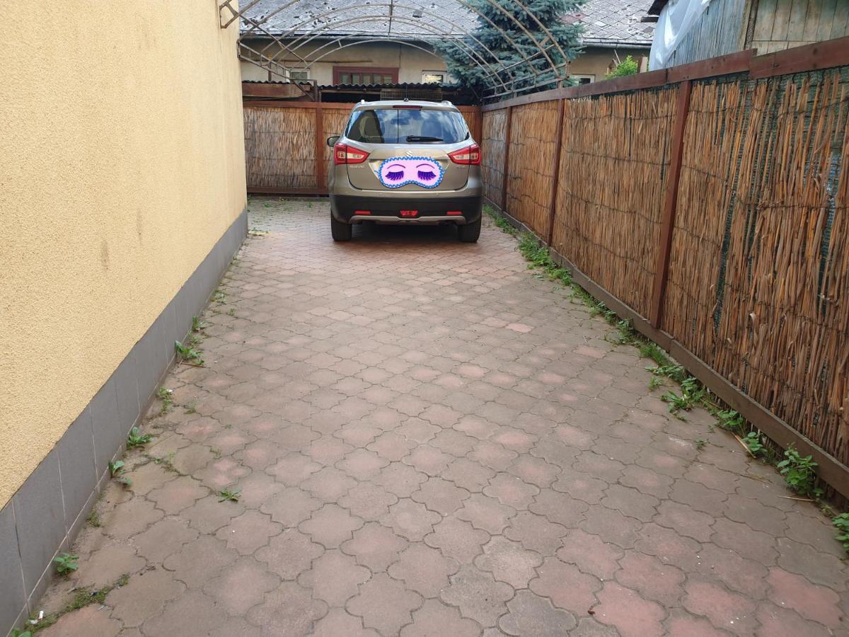 Мандри Хостел Uschhorod Exterior foto